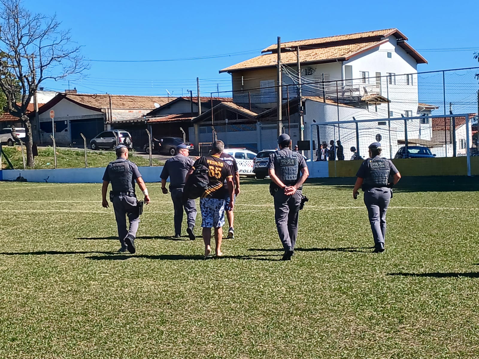 Árbitro assistente é preso por injúria racial em jogo do campeonato amador de Taubaté e Polícia Civil investiga 2 Árbitro assistente