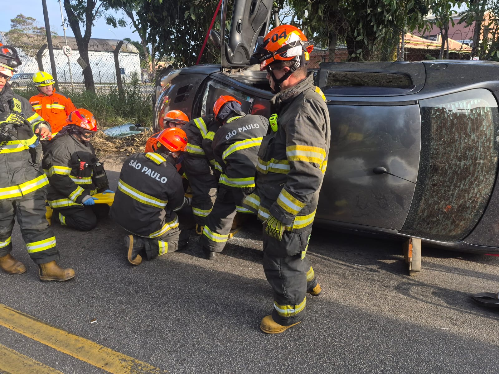 capotamento na marginal da Dutra em Jacareí