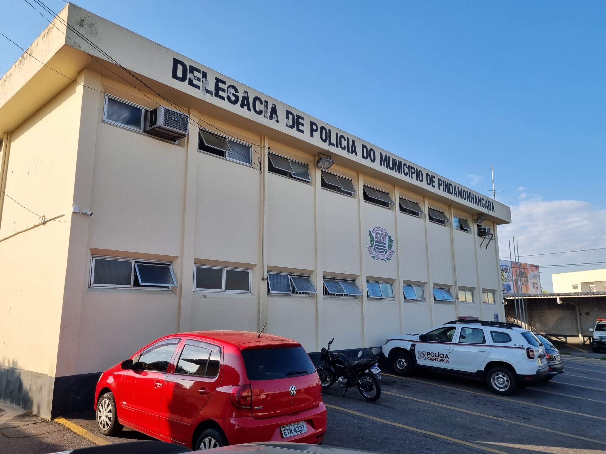 Mulher é morta a tiros pelo ex-companheiro ao sair de academia em Pinda
