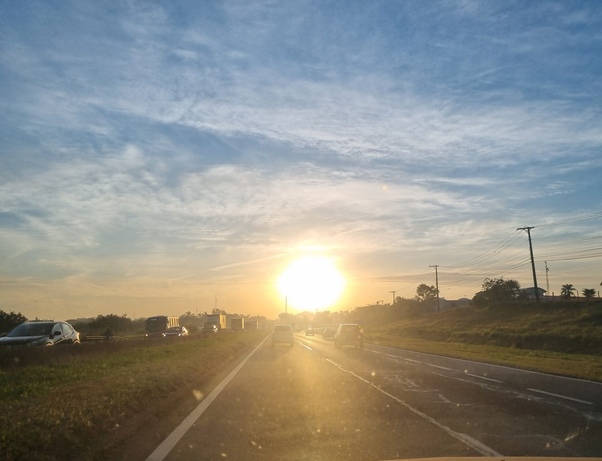 Calor e tempo seco antecedem queda de temperatura no Vale do Paraíba neste fim de semana