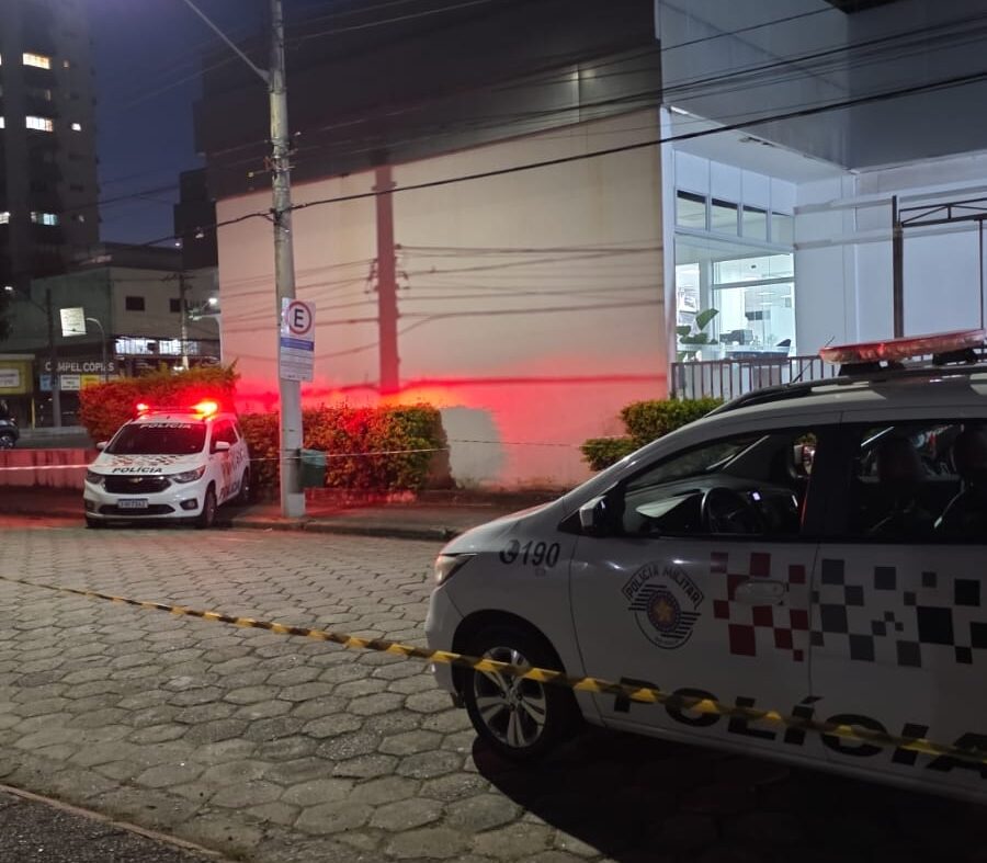 Homem baleado por PM em São José