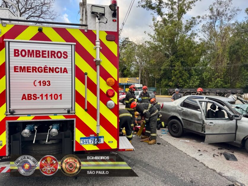 Acidente com ônibus da Linha Verde em São José dos Campos tem jovens resgatados das ferragens 1 acidente com ônibus da Linha Verde em São José dos Campos