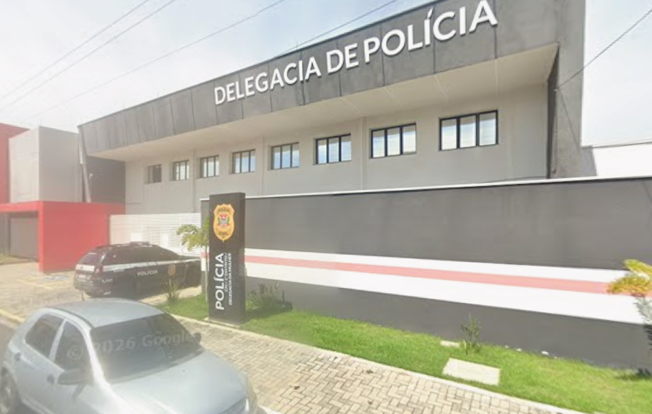 Homem é morto com tiro ao fechar portão em Lorena