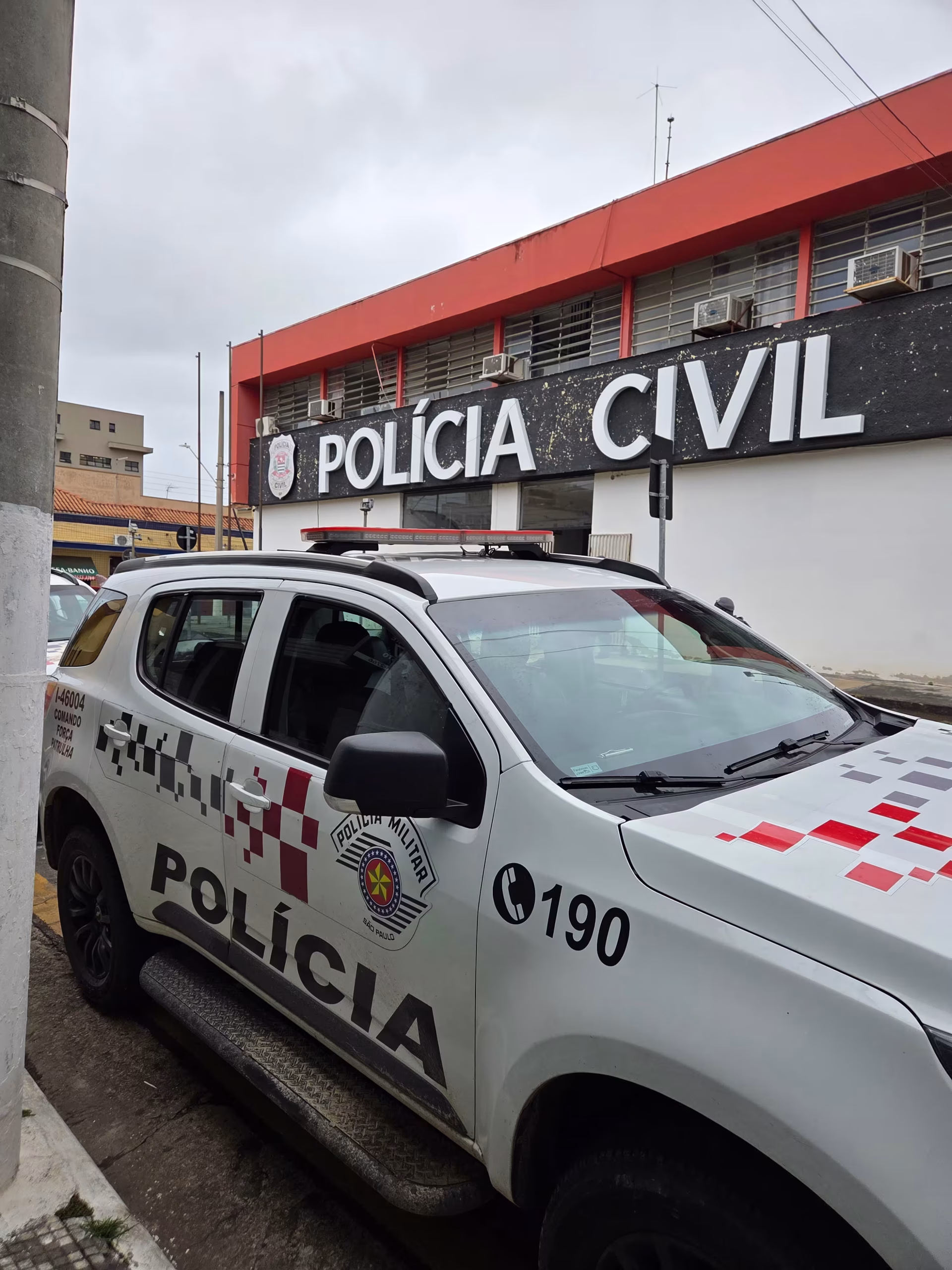 em frente a adega em Caçapava
