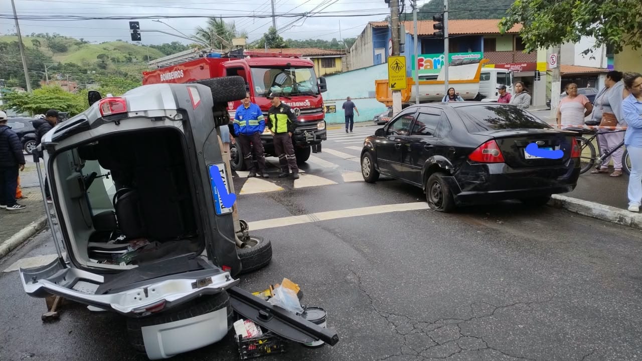 Mulher fica ferida após acidente de trânsito em São Sebastião