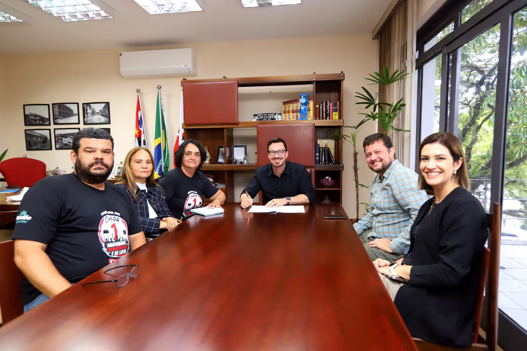 Jacareí descongela tempo de serviço de servidores