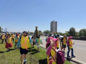 Movimento de romeiros aumenta na Via Dutra rumo a Aparecida; mais de 40 mil são esperados até dia 12 1 Movimento de romeiros aumenta na Via Dutra rumo a Aparecida antes do 12 de outubro