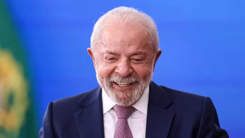 Lula vence eleição
