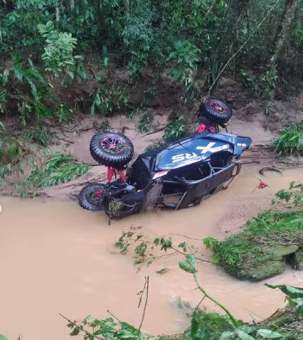 buggy ser arrastado por correnteza em Santa Branca