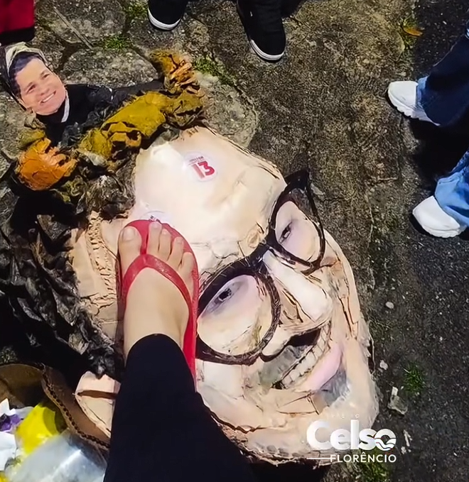Representação da cabeça gigante de Celso Florêncio (PL)