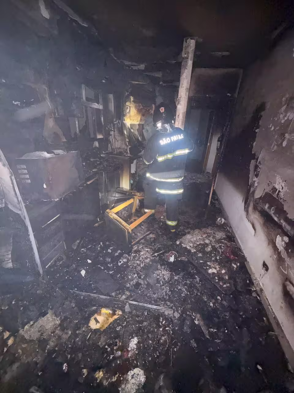 incêndio atinge 11º andar de prédio em Pinda