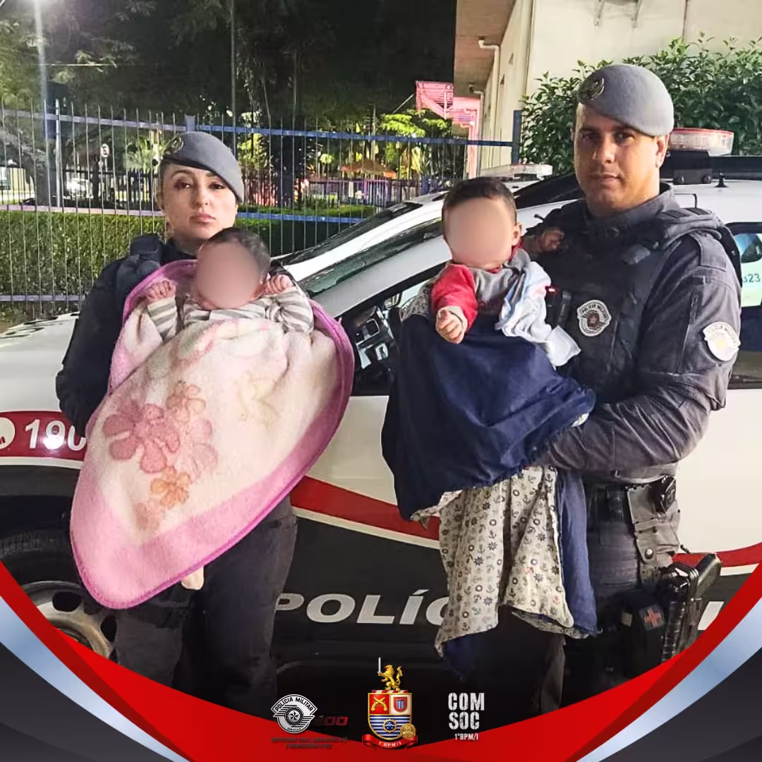 momento em que PMs resgatam os bebês gêmeos abandonados pelos pais em São José dos Campos